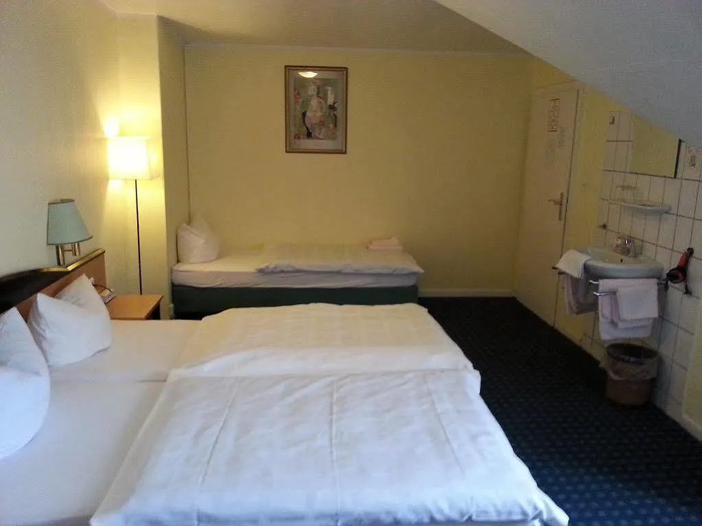 Hotel Flora Ганновер 2*,  Германия